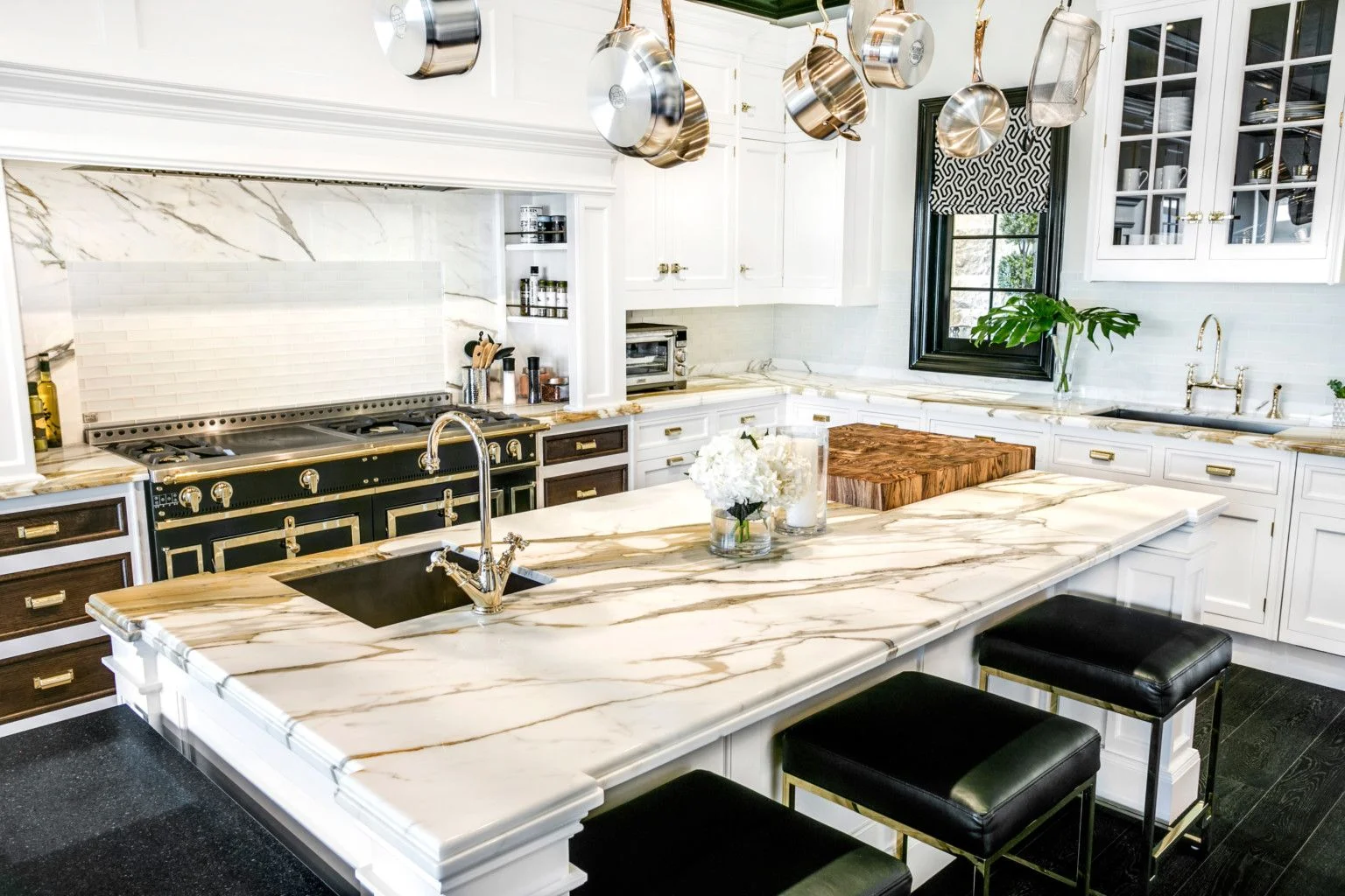 Kitchen Islands That Redefine Grandeur